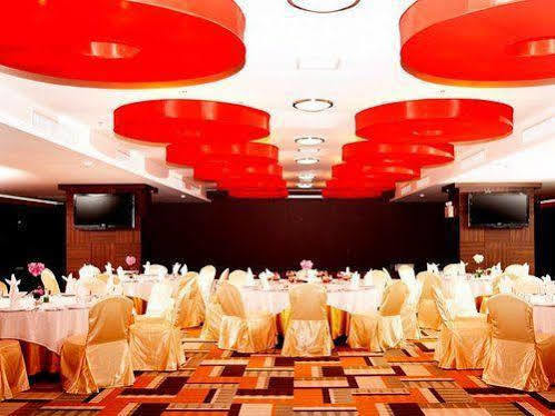 The Sez Hotel Bang Saen Bagian luar foto